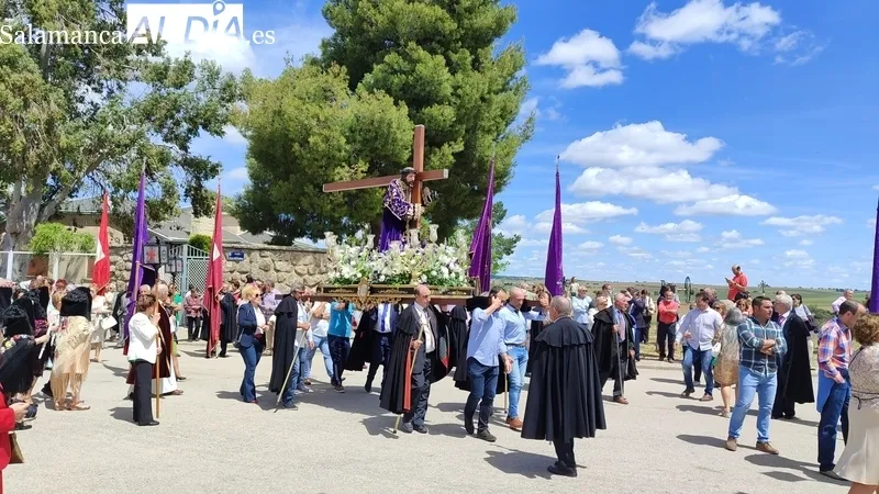 Procesión de subida y bendición de campos de Santa Cruz en San Felices de los Gallegos / CORRAL