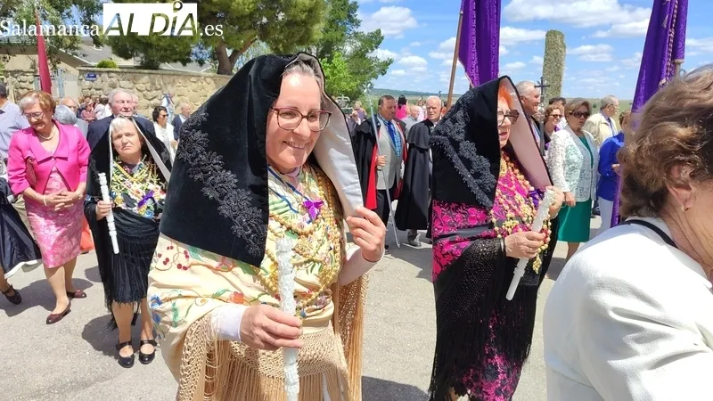 Procesión de subida y bendición de campos de Santa Cruz en San Felices de los Gallegos / CORRAL