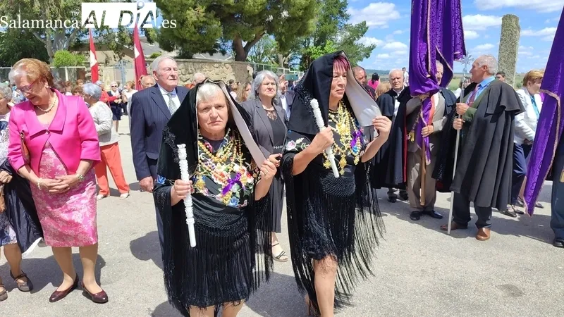 Procesión de subida y bendición de campos de Santa Cruz en San Felices de los Gallegos / CORRAL