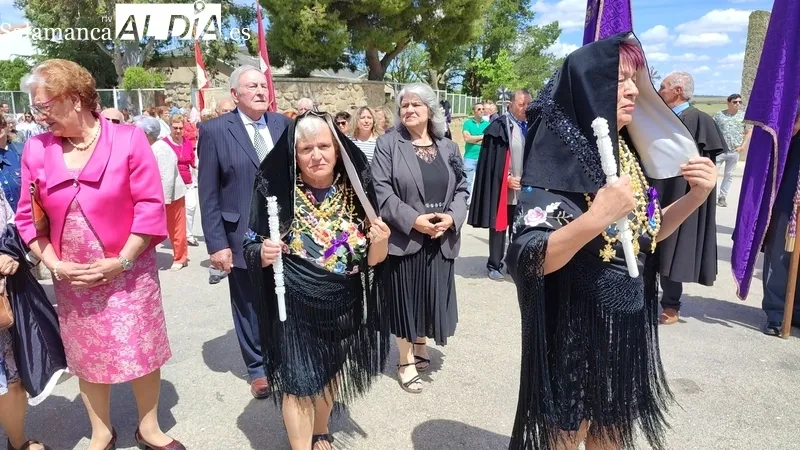 Procesión de subida y bendición de campos de Santa Cruz en San Felices de los Gallegos / CORRAL