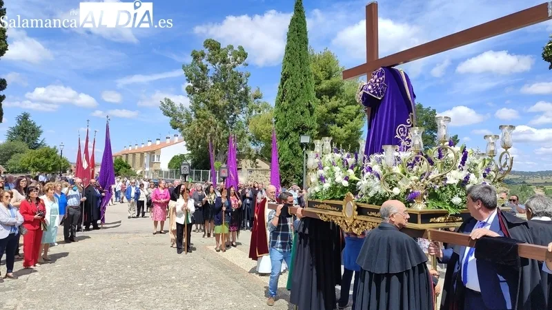 Procesión de subida y bendición de campos de Santa Cruz en San Felices de los Gallegos / CORRAL