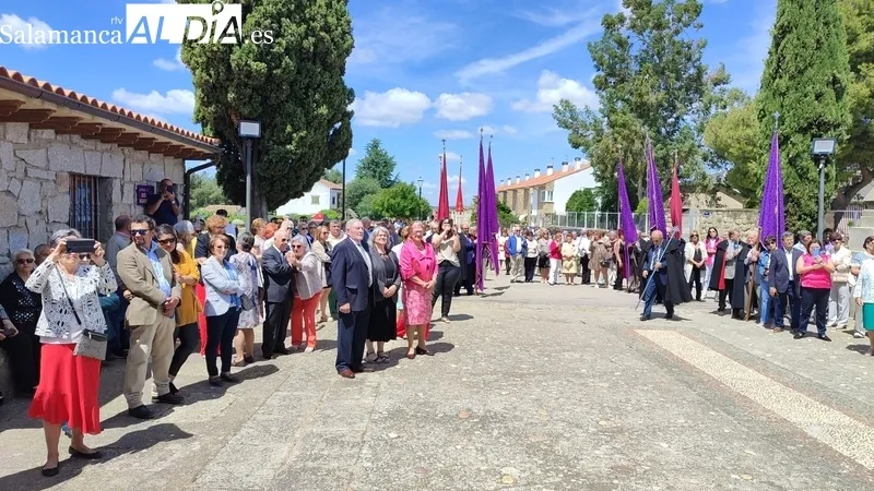 Procesión de subida y bendición de campos de Santa Cruz en San Felices de los Gallegos / CORRAL