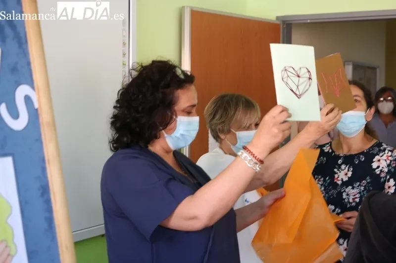 Charla del Centro de Salud a los usuarios de Asprodes en Vitigudino sobre la higiene de manos / CORRAL 