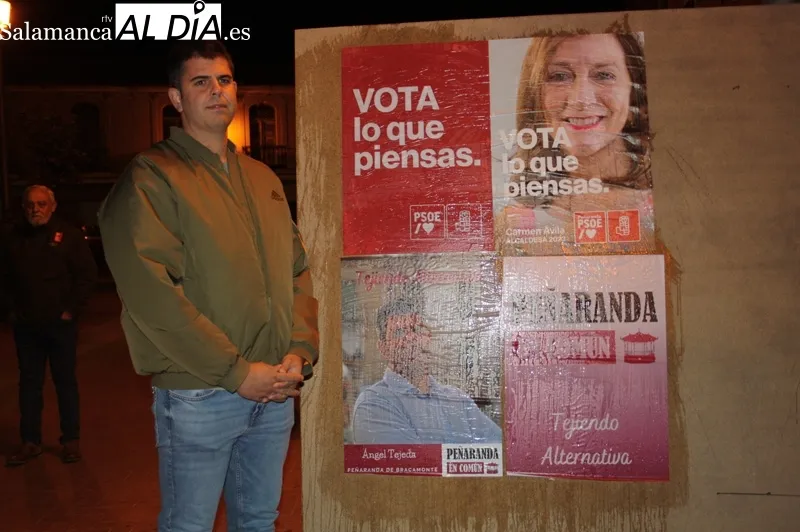 Foto 6 - Pe&ntilde;aranda comienza a vestirse de elecciones con la pegada de carteles