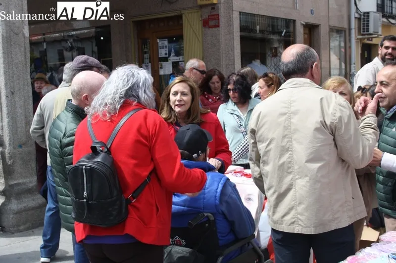 El PSOE realizaba un acto de encuentro en el tradicional mercado semanal de los jueves 