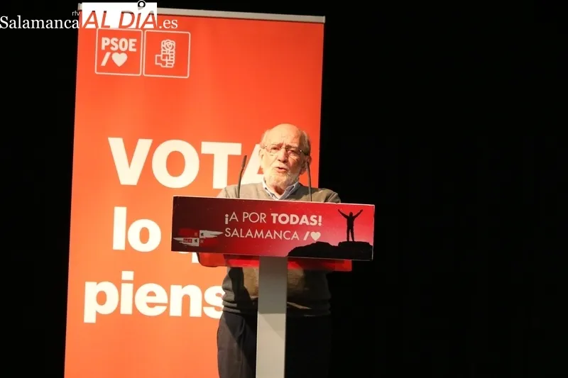 Acto del PSOE en Vitigudino con la participación  en vídeo del secretario de Estado de Telecomunicaciones, Matías González / CORRAL   