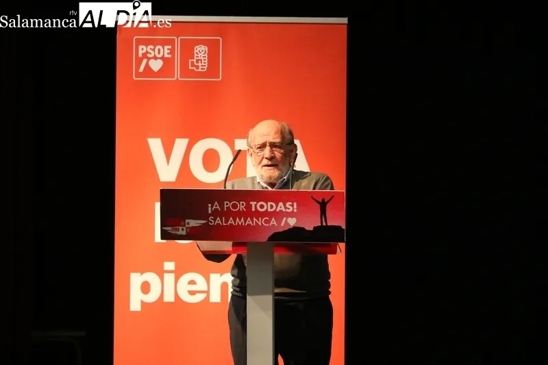 Acto del PSOE en Vitigudino con la participación  en vídeo del secretario de Estado de Telecomunicaciones, Matías González / CORRAL   