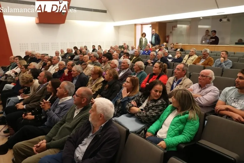 Acto del PP en Vitigudino con la presencia de la exministra Isabel García Tejerina / CORRAL 