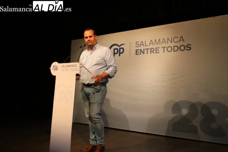 Acto del PP en Vitigudino con la presencia de la exministra Isabel García Tejerina / CORRAL 