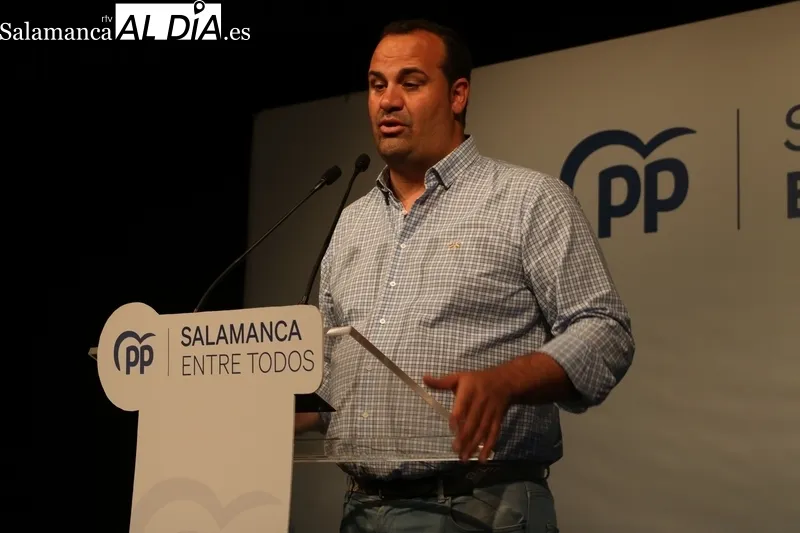Acto del PP en Vitigudino con la presencia de la exministra Isabel García Tejerina / CORRAL 