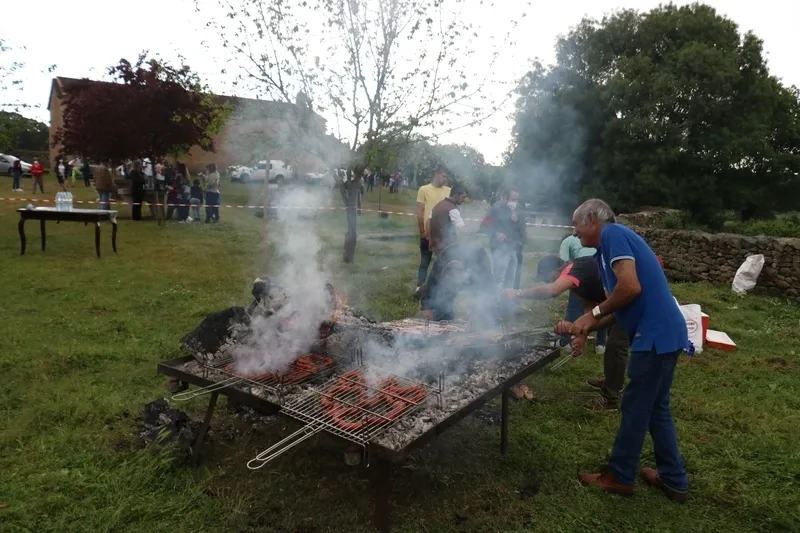 Tras los actos religiosos en honor a San Isidro, la Cámara Agraria Local organizará una merienda en el merendero aledaño a la ermita del Humilladero  / CORRAL
