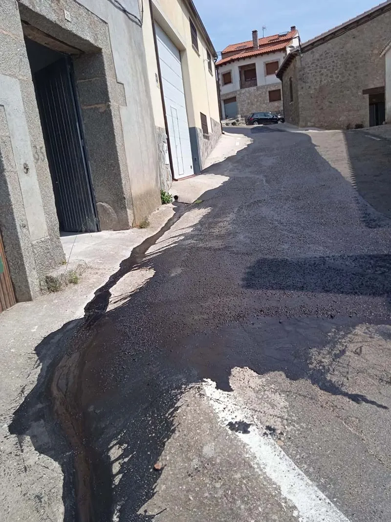 Foto 5 - Puebla de San Medel vive entre &ldquo;r&iacute;os&rdquo; de alquitr&aacute;n