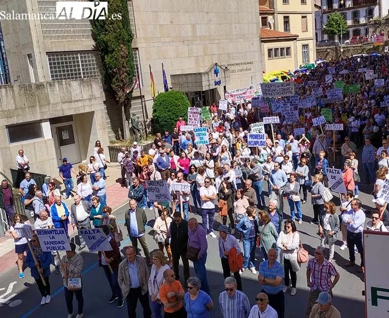 Foto 2 - B&eacute;jar sale a la calle en defensa de su hospital una vez m&aacute;s