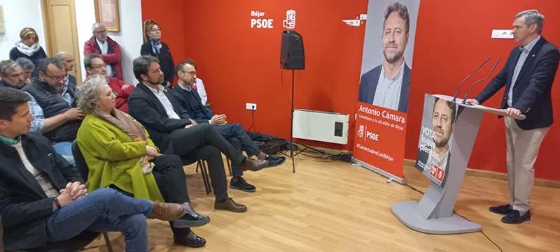 Foto 6 - El Ministro de Sanidad visita B&eacute;jar