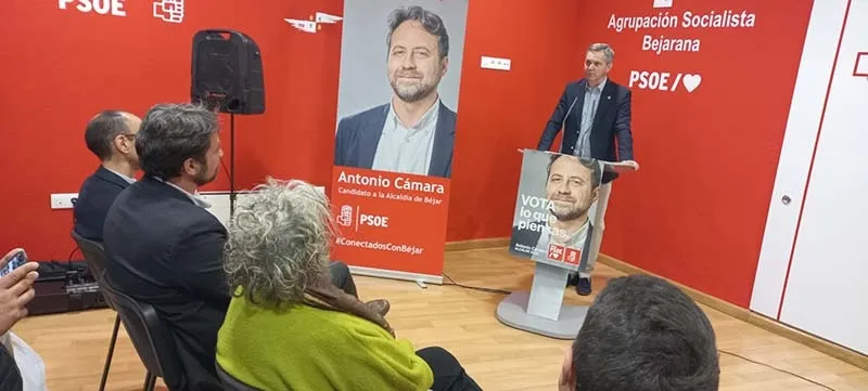 Foto 4 - El Ministro de Sanidad visita B&eacute;jar