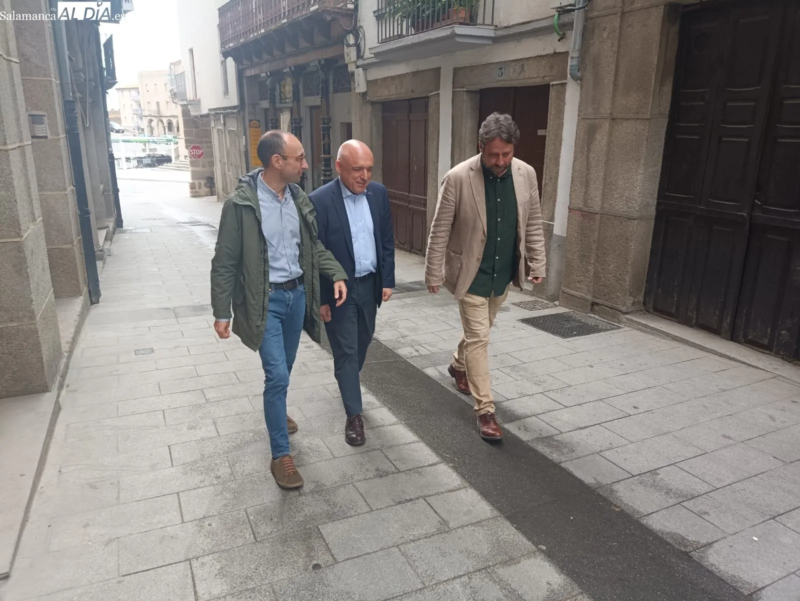Foto 2 - Rafael Simancas para en B&eacute;jar en su ruta por la provincia