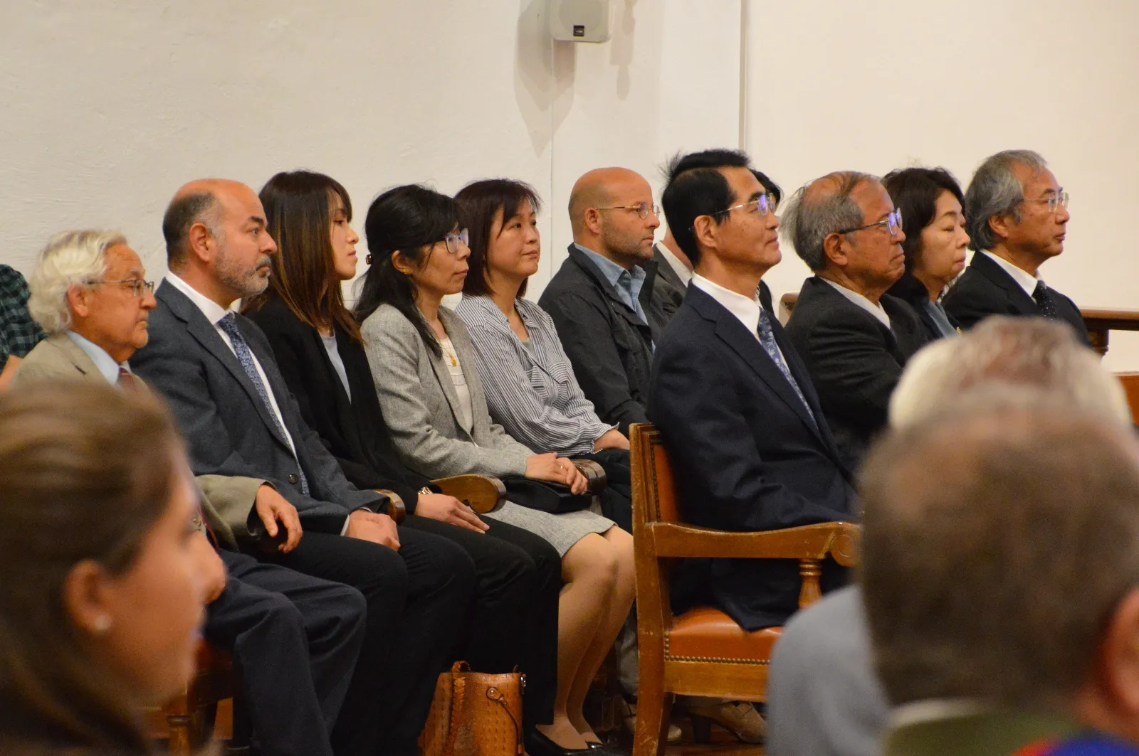 La Universidad entrega su medalla a la Asociación Universidad de Salamanca en Japón. Foto USAL