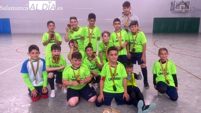 Foto 2 - El equipo benjam&iacute;n del colegio Liminares se proclama Campe&oacute;n del 'Torneo Primavera Diputaci&oacute;n de Salamancal'