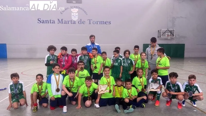 Foto 5 - El equipo benjam&iacute;n del colegio Liminares se proclama Campe&oacute;n del 'Torneo Primavera Diputaci&oacute;n de Salamancal'