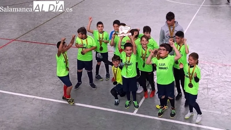 Foto 3 - El equipo benjam&iacute;n del colegio Liminares se proclama Campe&oacute;n del 'Torneo Primavera Diputaci&oacute;n de Salamancal'