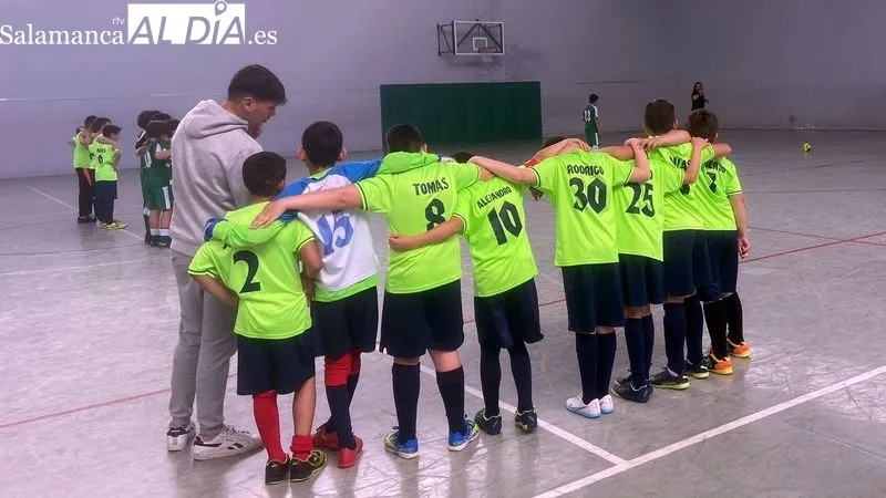 Foto 7 - El equipo benjam&iacute;n del colegio Liminares se proclama Campe&oacute;n del 'Torneo Primavera Diputaci&oacute;n de Salamancal'