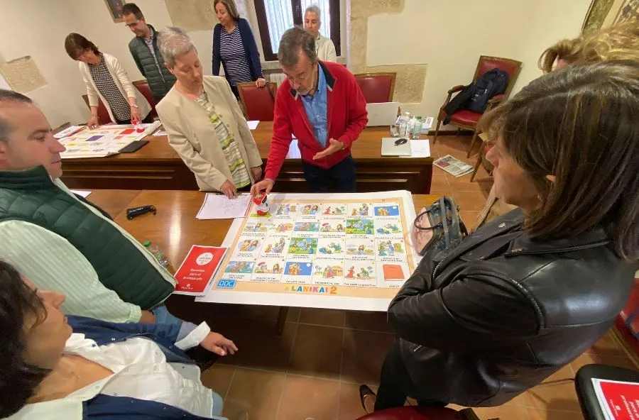 Foto 2 - Antonio Salas Ximelis imparte una sesi&oacute;n a los profesores de Religi&oacute;n de la Di&oacute;cesis