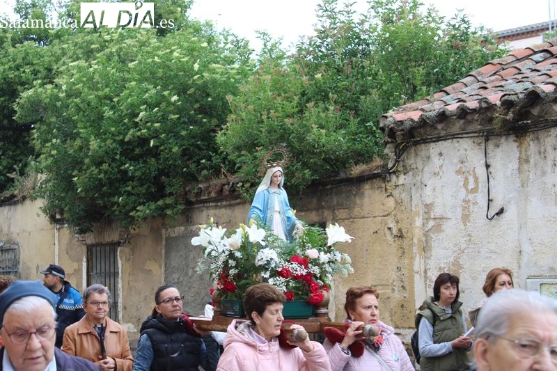 La Virgen de la Milagrosa recorre las calles de Alba de Tormes por primera vez