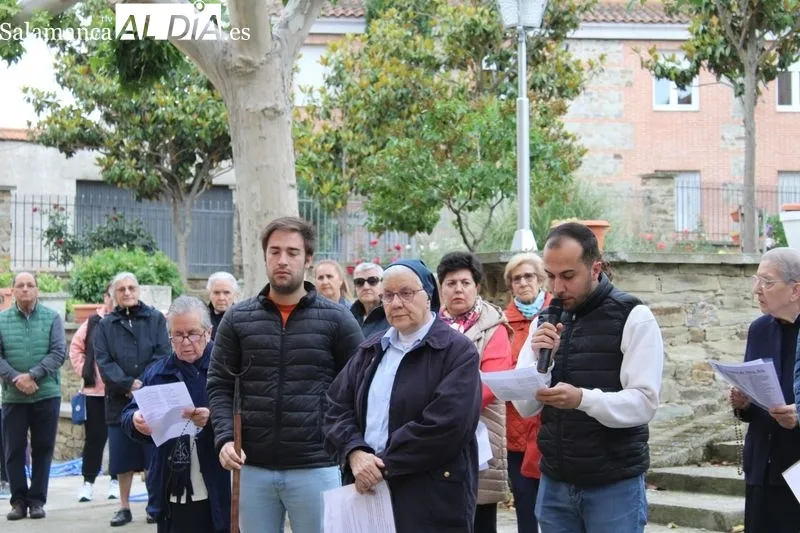 Foto 9 - La Virgen de la Milagrosa recorre las calles de Alba de Tormes por primera vez