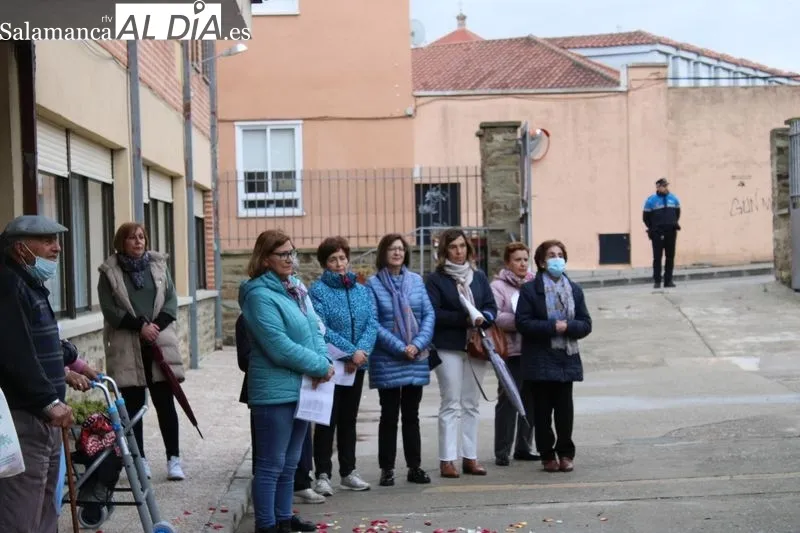 Foto 8 - La Virgen de la Milagrosa recorre las calles de Alba de Tormes por primera vez