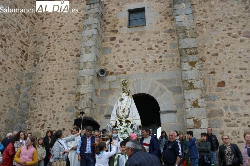 Foto 3 - Religi&oacute;n, fervor y fiesta reciben a la Virgen de Valdejimena