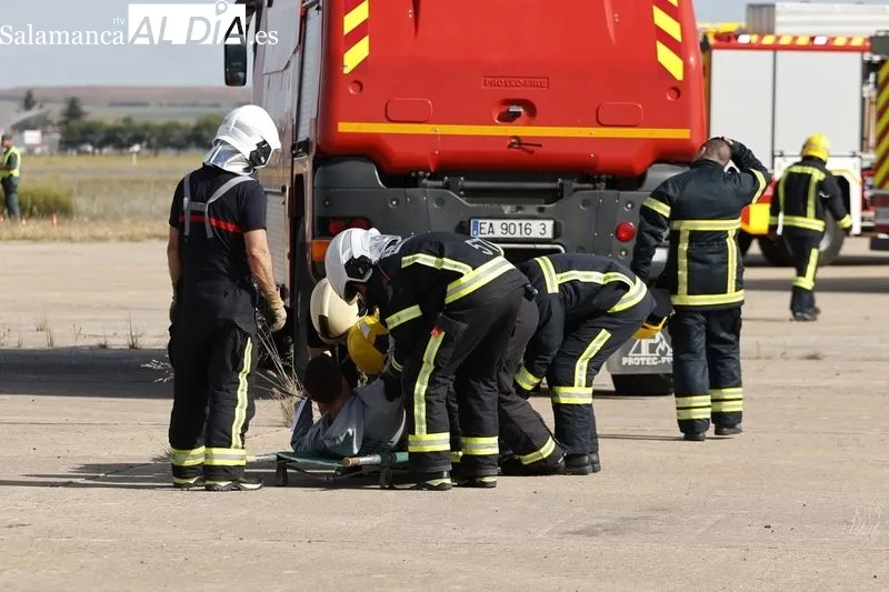 Simulacro de accidente aéreo en el aeropuerto de Matacán. Foto de David Sañudo