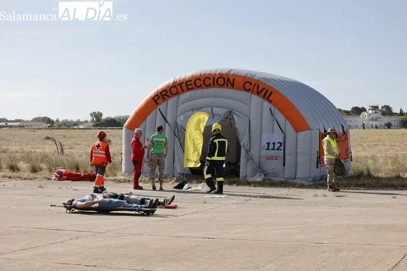 Simulacro de accidente aéreo en el aeropuerto de Matacán. Foto de David Sañudo