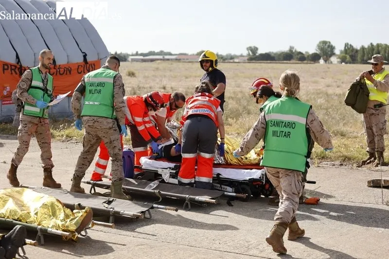 Simulacro de accidente aéreo en el aeropuerto de Matacán. Foto de David Sañudo