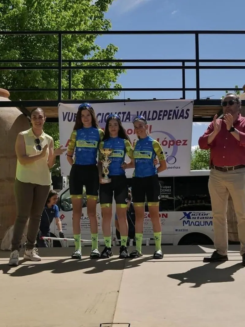 Cadetes del HyD Pinturas-Carbajosa Empresarial brillaban en la Vuelta a Valdepeñas. Foto ECS