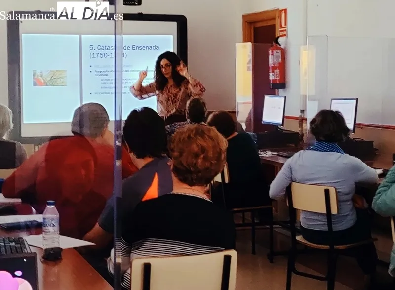 Taller 'Descubre tu historia' impartido por la historiadora Nuria Corral ayer jueves en Aldeadávila