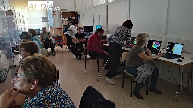 Taller 'Descubre tu historia' impartido por la historiadora Nuria Corral ayer jueves en Aldeadávila