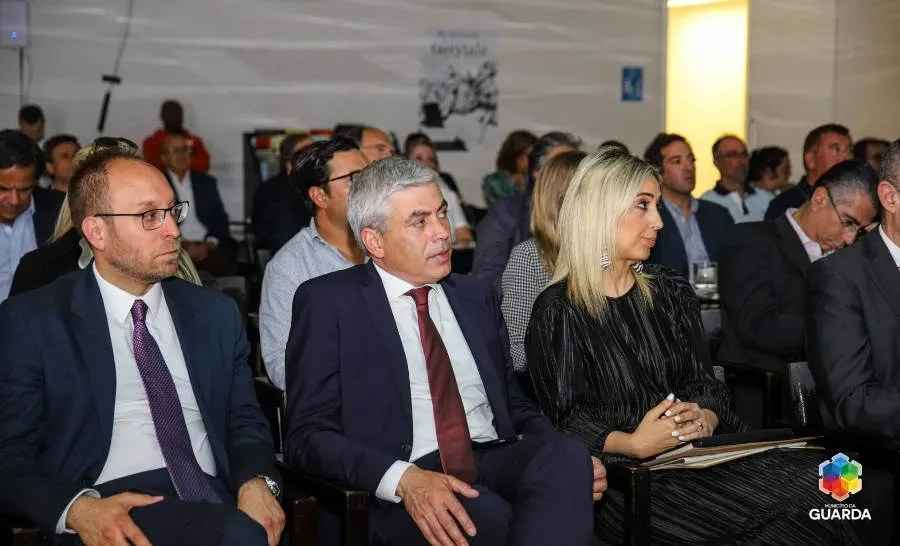 Foto 3 - Marcos Iglesias reivindica en un foro en Guarda que haya trenes que paren en Ciudad Rodrigo