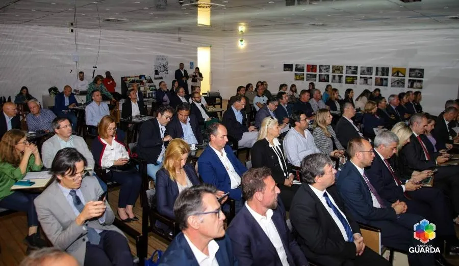 Foto 2 - Marcos Iglesias reivindica en un foro en Guarda que haya trenes que paren en Ciudad Rodrigo