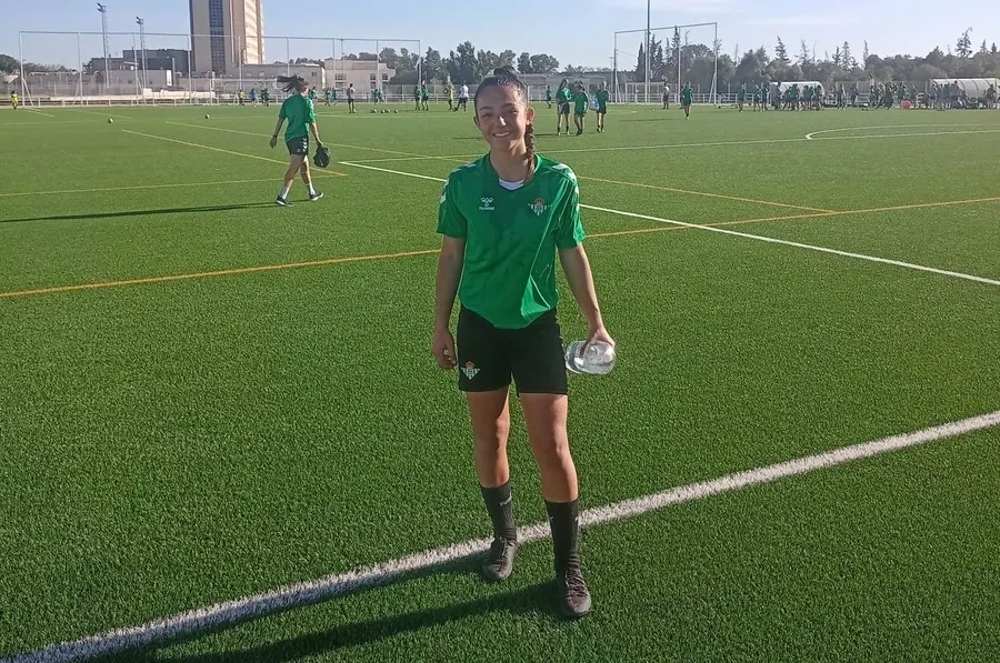 Foto 3 - T&iacute;tulo de liga para Victoria Hern&aacute;ndez Vicente, que acudir&aacute; de nuevo a entrenar con el Betis