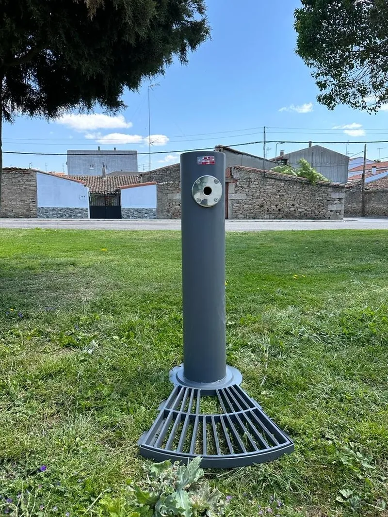 Fuente-grifo que se instalará en las proximidades de la minipista deportiva del parque S. M. El Viti