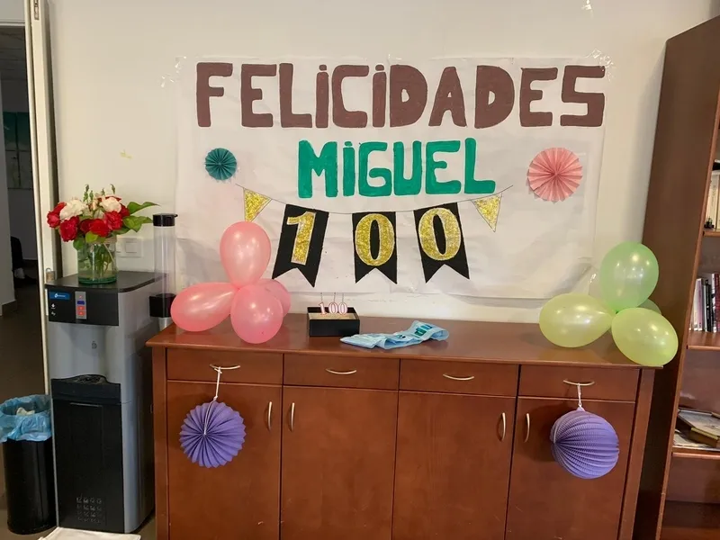 Miguel Martín Pascual celebra su 100 cumpleaños en la residencia La Llanada II de Aldeadávila