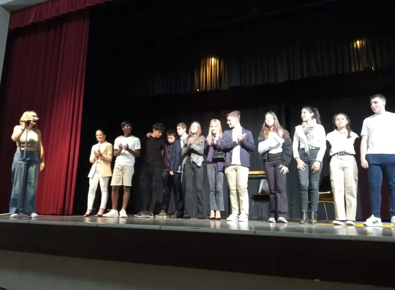 Actuación de alumnos del IES de Ledesma y del taller de teatro de Asprodes Vitigudino  