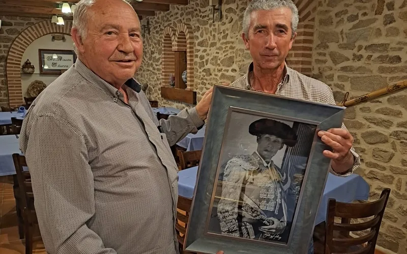 Emotivo homenaje por su jubilación a José Manuel Ríos Sánchez después de 40 años como alguacil de Bañobárez / FOTOS: MANUEL NICOLÁS BOGAZ