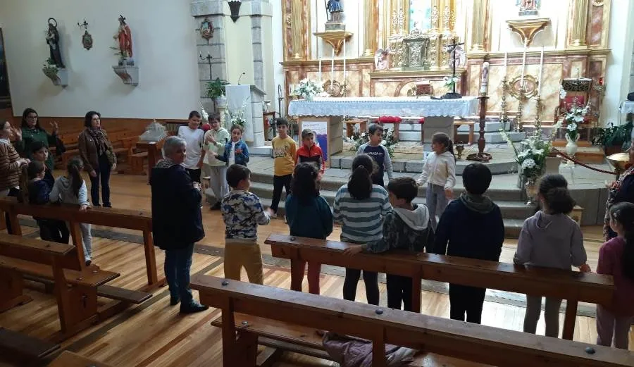 Foto 4 - San Crist&oacute;bal cierra el curso de Catequesis con oraciones, juegos y un convite