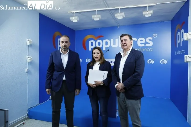 Rueda de prensa de José Antonio Bermúdez de Castro y Bienvenido de Arriba, parlamentarios nacionales del PP por Salamanca. Foto de David Sañudo