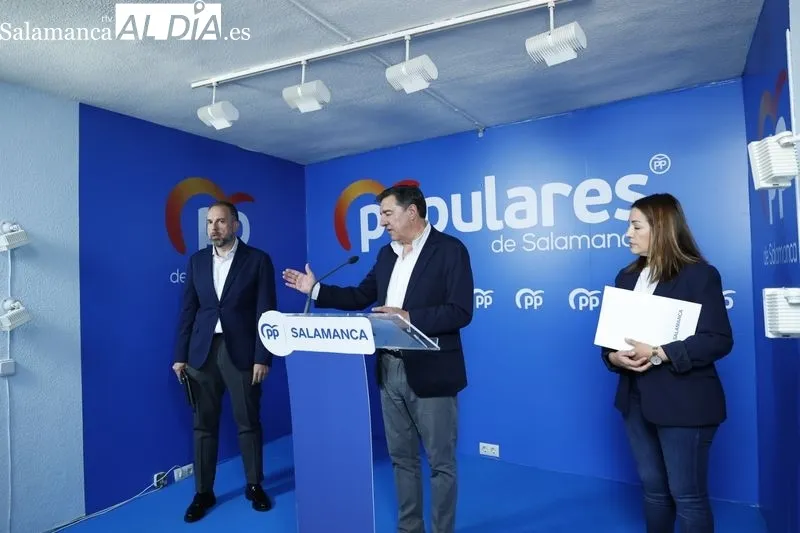 Rueda de prensa de José Antonio Bermúdez de Castro y Bienvenido de Arriba, parlamentarios nacionales del PP por Salamanca. Foto de David Sañudo