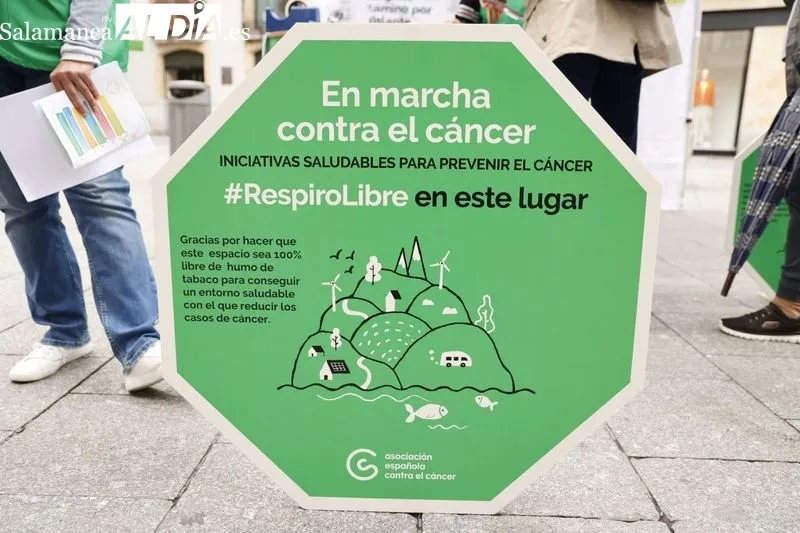 Actos en la plaza del Liceo de la Asociación Española Contra el Cáncer en Salamanca, con motivo del Día Mundial Sin Tabaco. Foto de David Sañudo