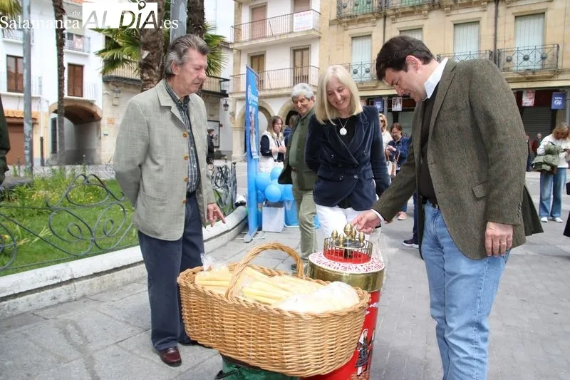 Foto 4 - Ma&ntilde;ueco promete la creaci&oacute;n de suelo industrial y servicio de ambulancia 24 horas en su visita a Alba
