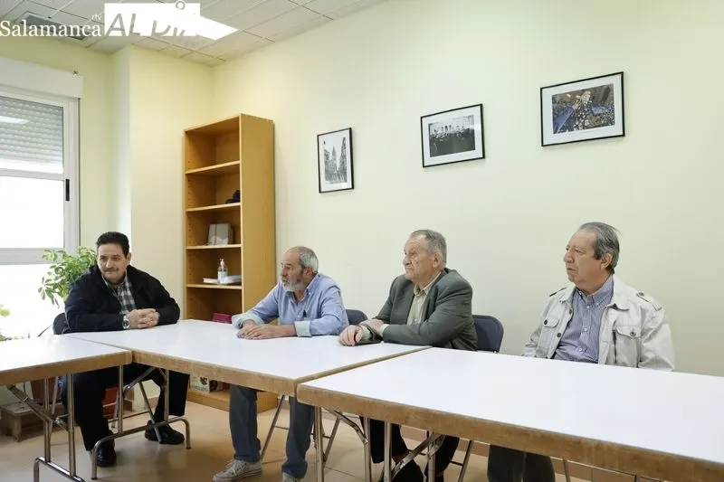 Reunión de la candidata de CS a la Alcaldía de Salamanca, Ana Suárez, con la Junta Directiva de la Federación de Asociaciones de Mayores de Salamanca (FAMASA). Foto de David Sañudo
