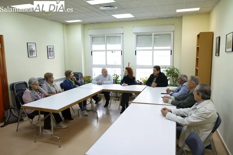 Reunión de la candidata de CS a la Alcaldía de Salamanca, Ana Suárez, con la Junta Directiva de la Federación de Asociaciones de Mayores de Salamanca (FAMASA). Foto de David Sañudo